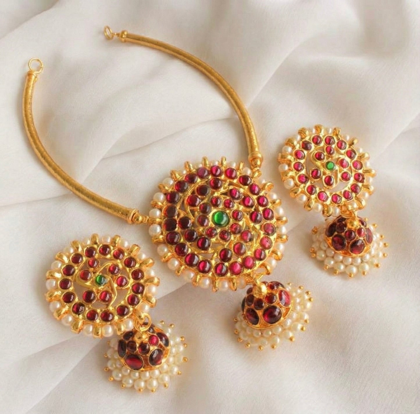 Gold tone Kemp-green Round Pendant Hasli Necklace Set DJ17725