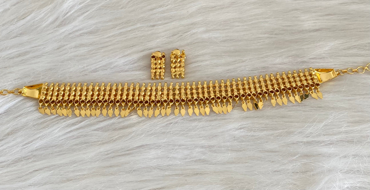 Gold tone ad pink stone elakka thali choker necklace set dj-55106