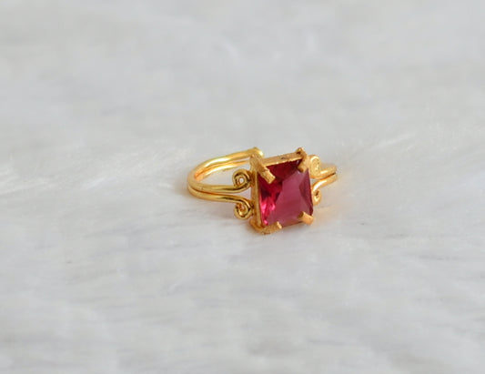 Gold tone magenta pink block stone finger ring dj-50603