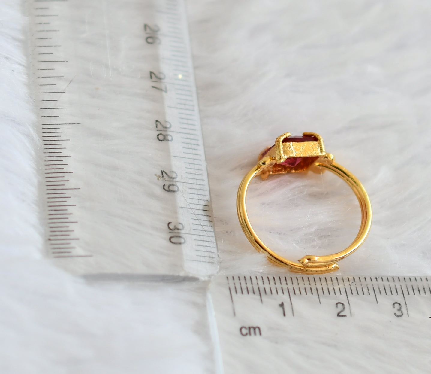 Gold tone magenta pink block stone finger ring dj-50603