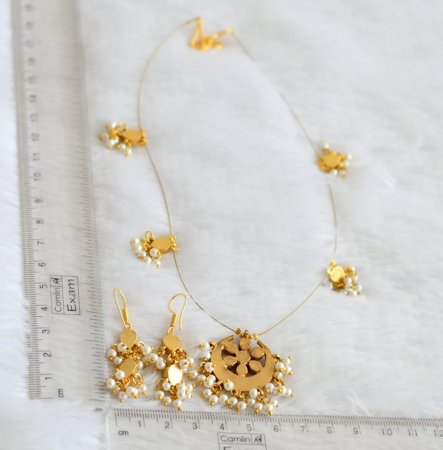 Gold tone green-white kundan jadau moon-flower pearl cluster invisible necklace set dj-50625