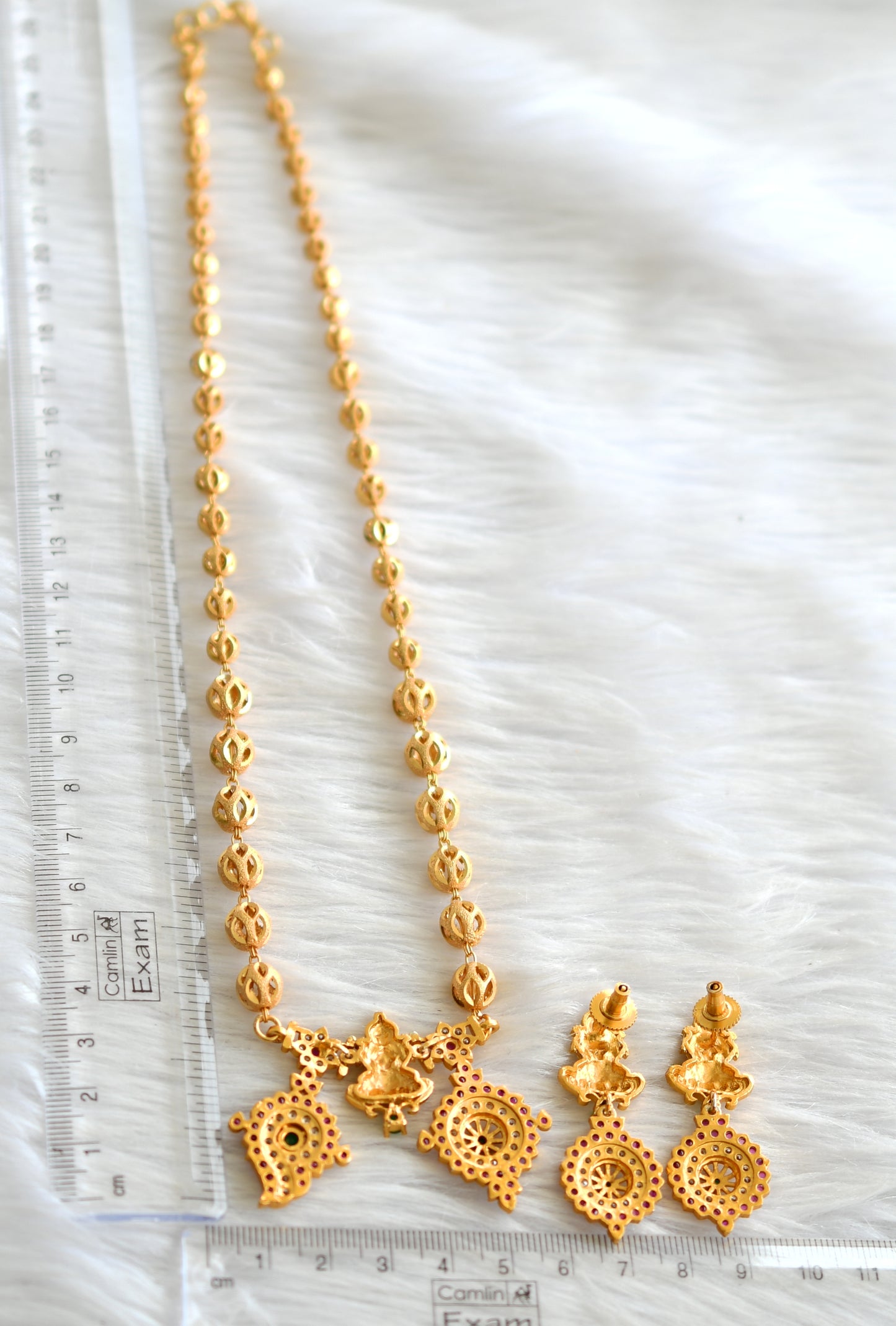 Matte finish kemp-green-white lakshmi shanku-chakra necklace set dj-43657