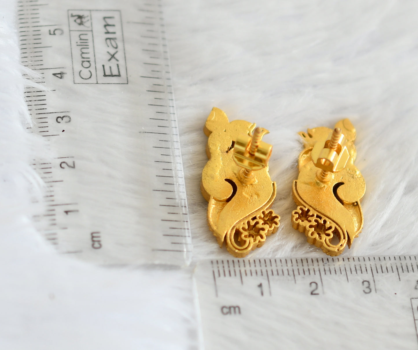 Gold tone pink-white kundan jadau shanku earrings dj-50641