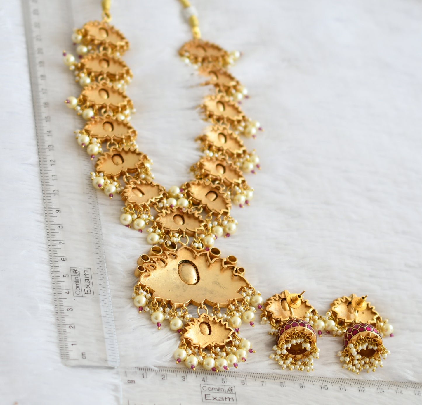 Gold tone pink-white kundan jadau lotus pearl beaded short haar set dj-50696