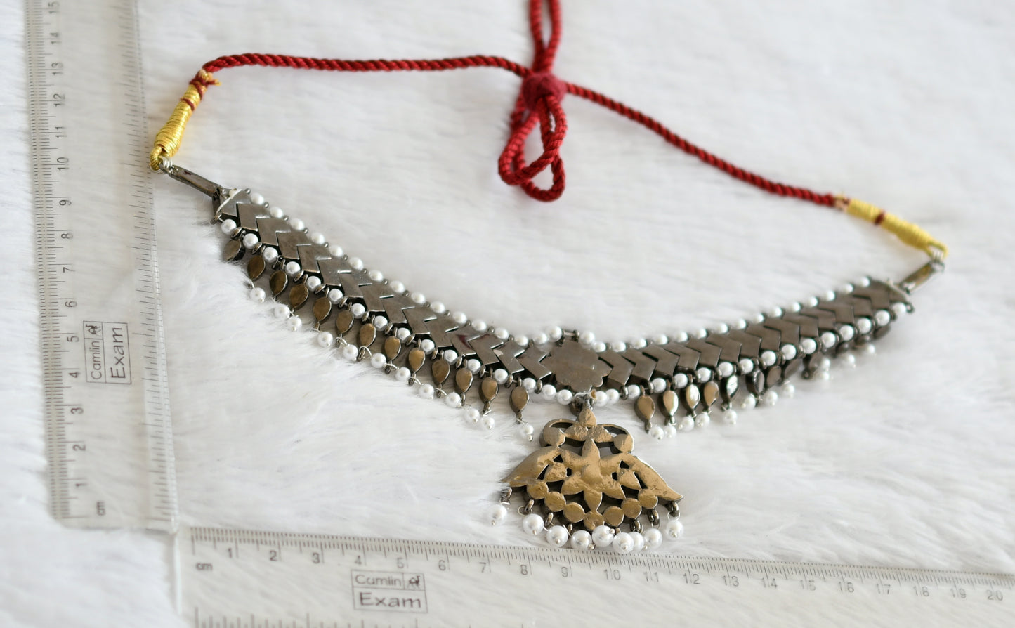Black finish precious kemp-green-white pearl attigai/choker dj-50761