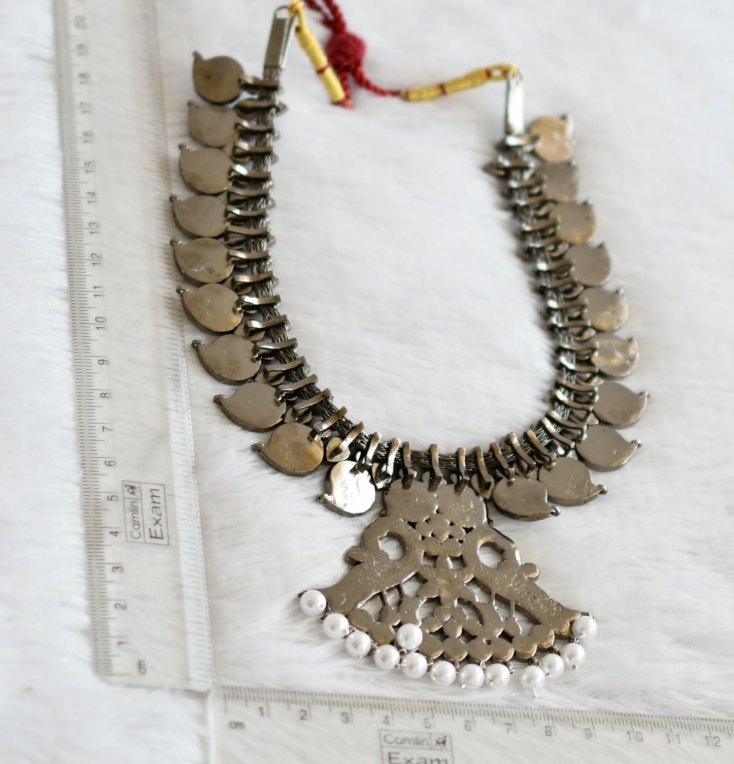 Black finish precious kemp-green-white mango peacock necklace dj-50757