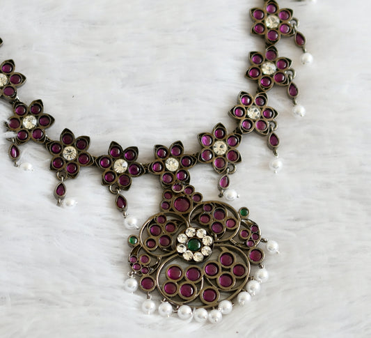 Black finish precious kemp-green-white pearl flower necklace dj-50758