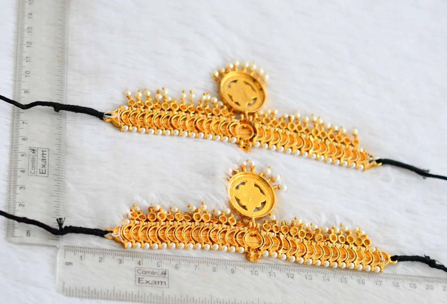 Gold tone kemp-green pearl bead armlets dj-50793