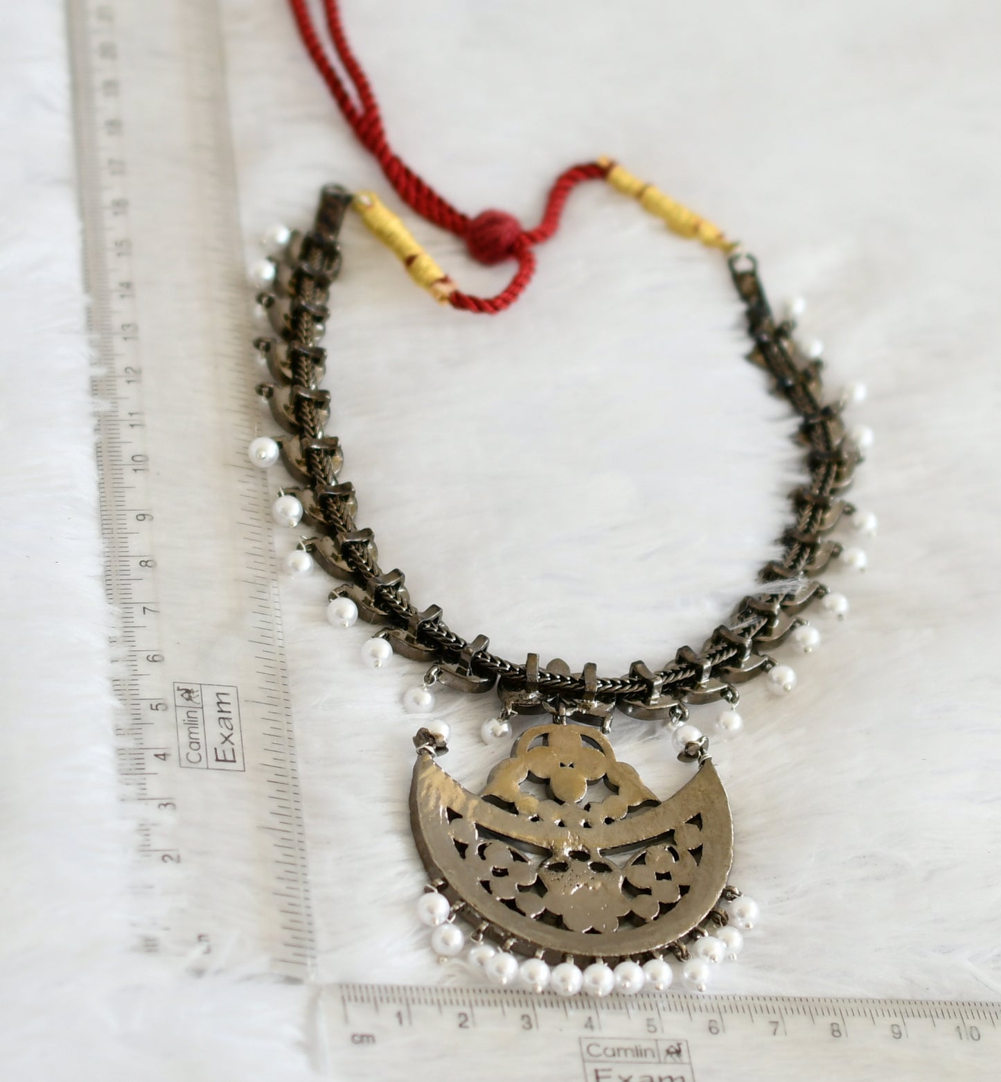 Black finish precious kemp-green-white mango moon pearl necklace dj-50863