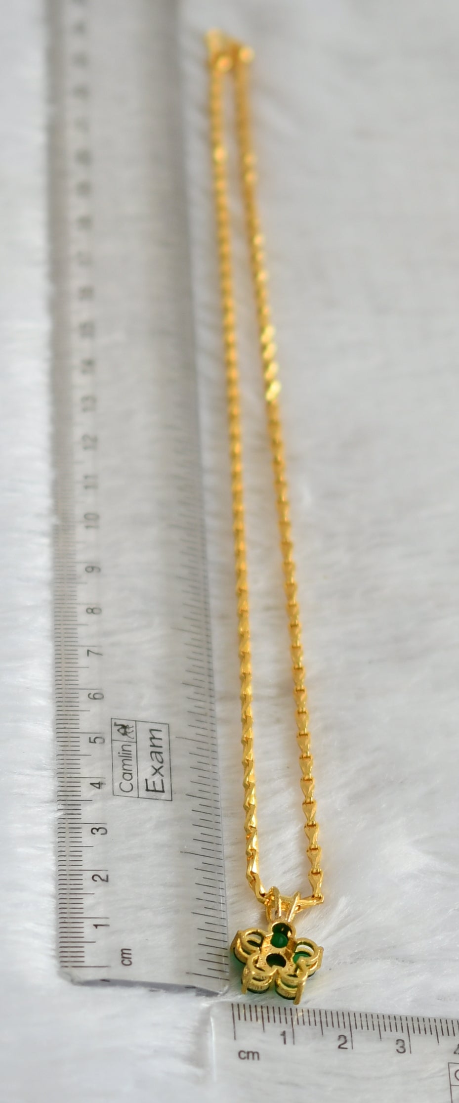 Gold tone 18 inches chain with emerald stone flower pendant dj-47148