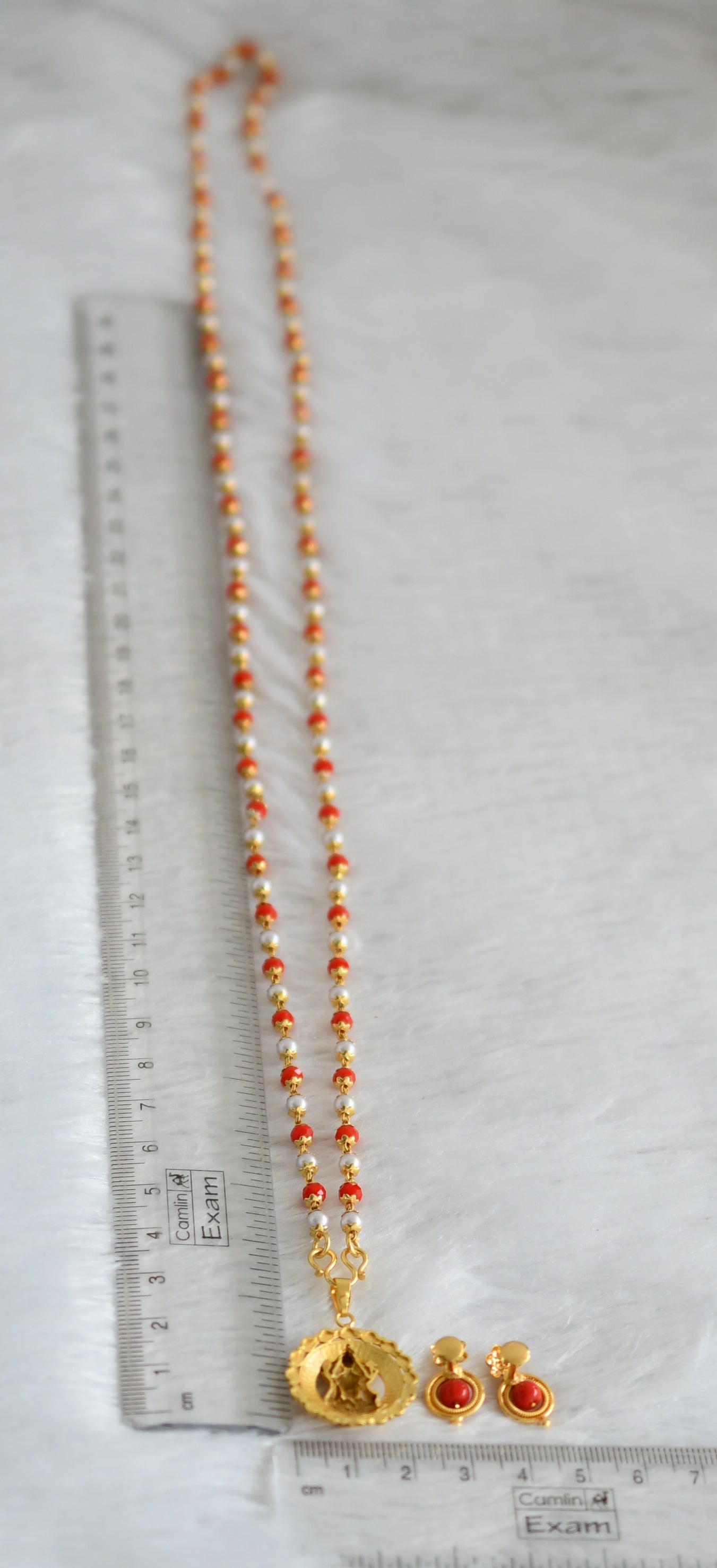 Gold tone 30inches red-pearl beaded chain with lakshmi pendant set dj-47161
