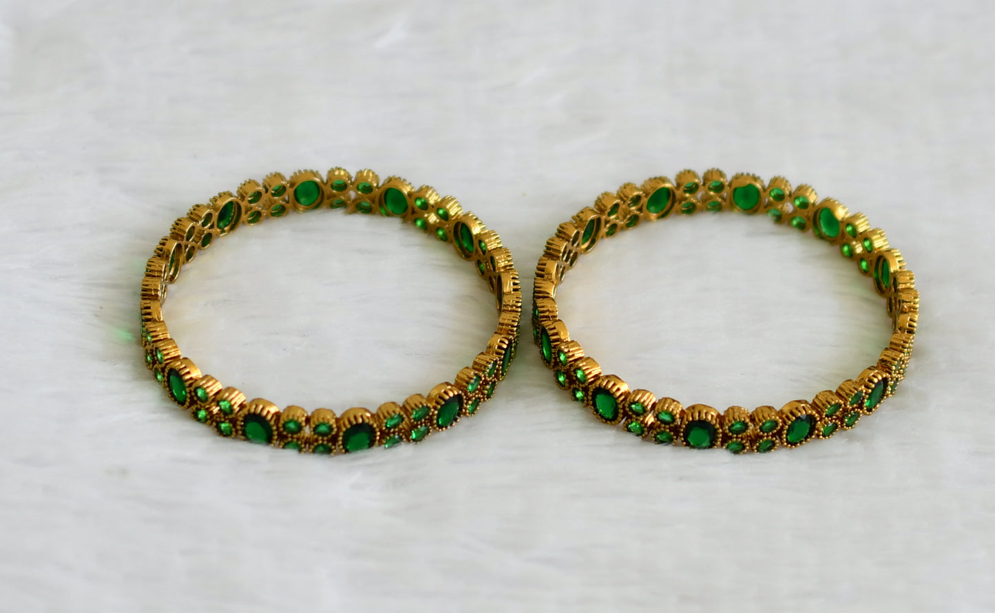 Antique gold tone bottle green oval stone bangles(2.4) dj-50914