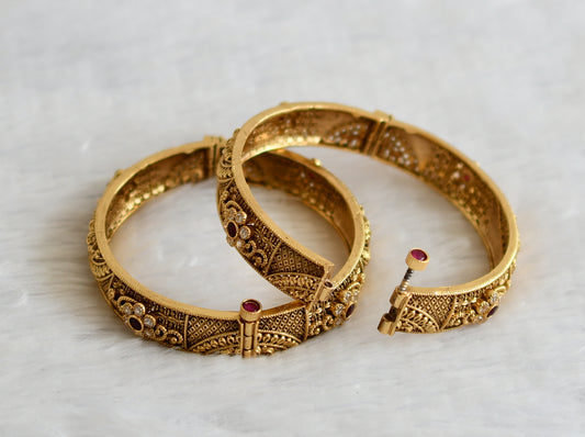 Antique finish kemp-white stone flower screw type bangles(2.6) dj-50948