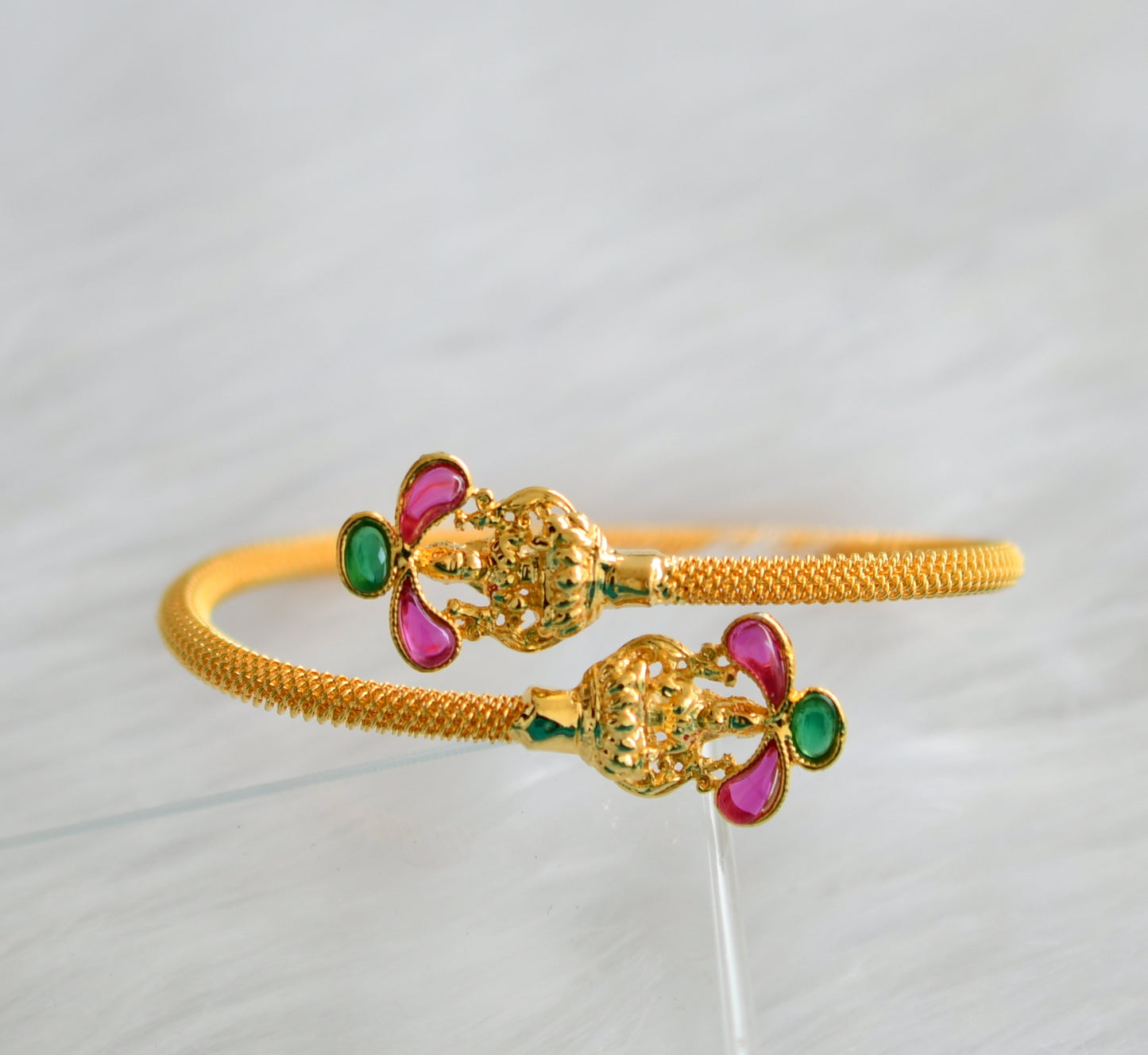 Gold tone kemp-green lakshmi open type bracelet dj-03277