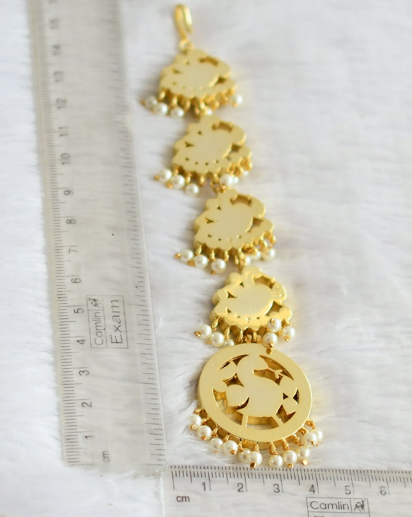 Gold tone precious kemp-green-white pearl peacock tikka dj-51002