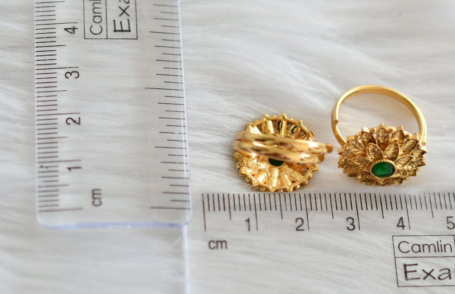 Antique gold tone green stone flower toe ring dj-43873