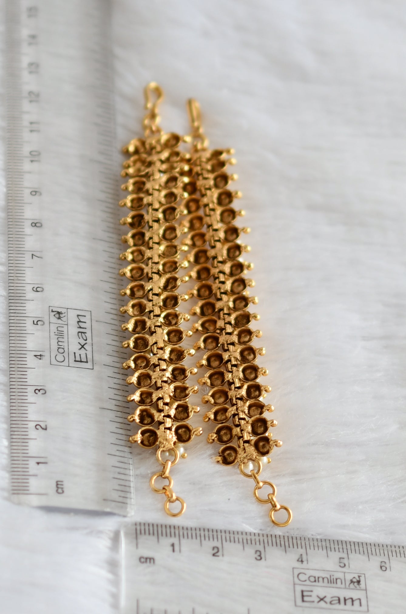 Matte finish pearl cluster ear side chain dj-47331