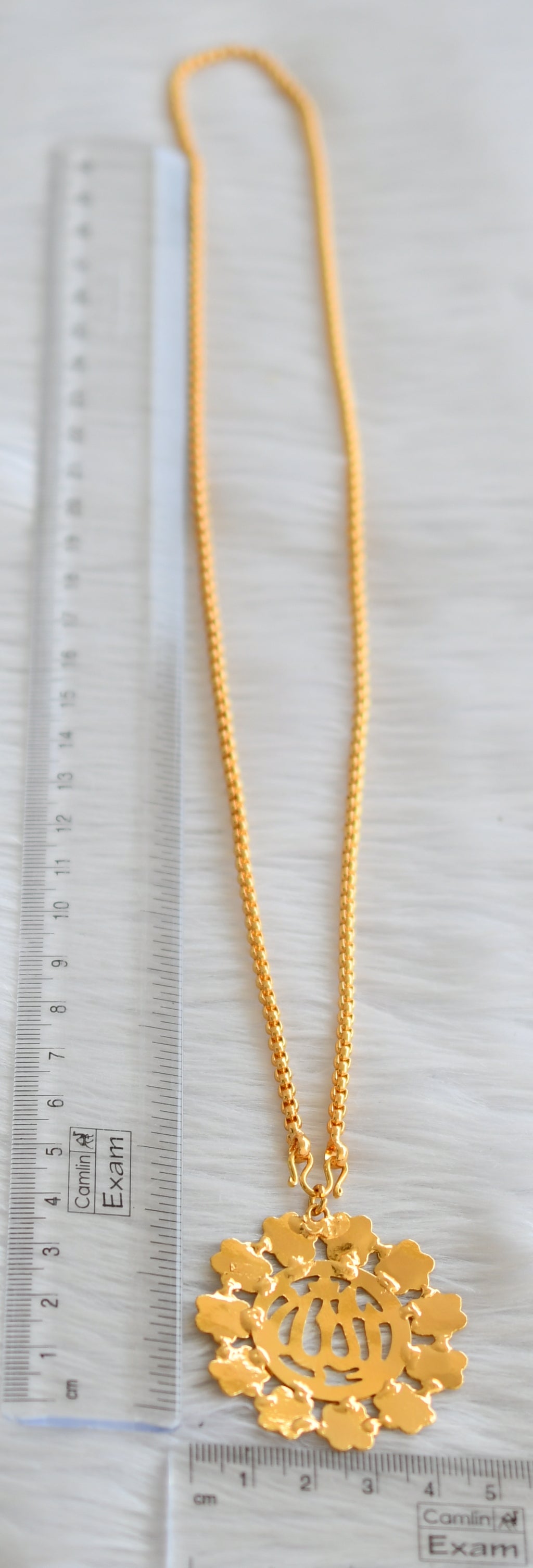 Gold tone 24 inches chian with flower round pendant dj-43979