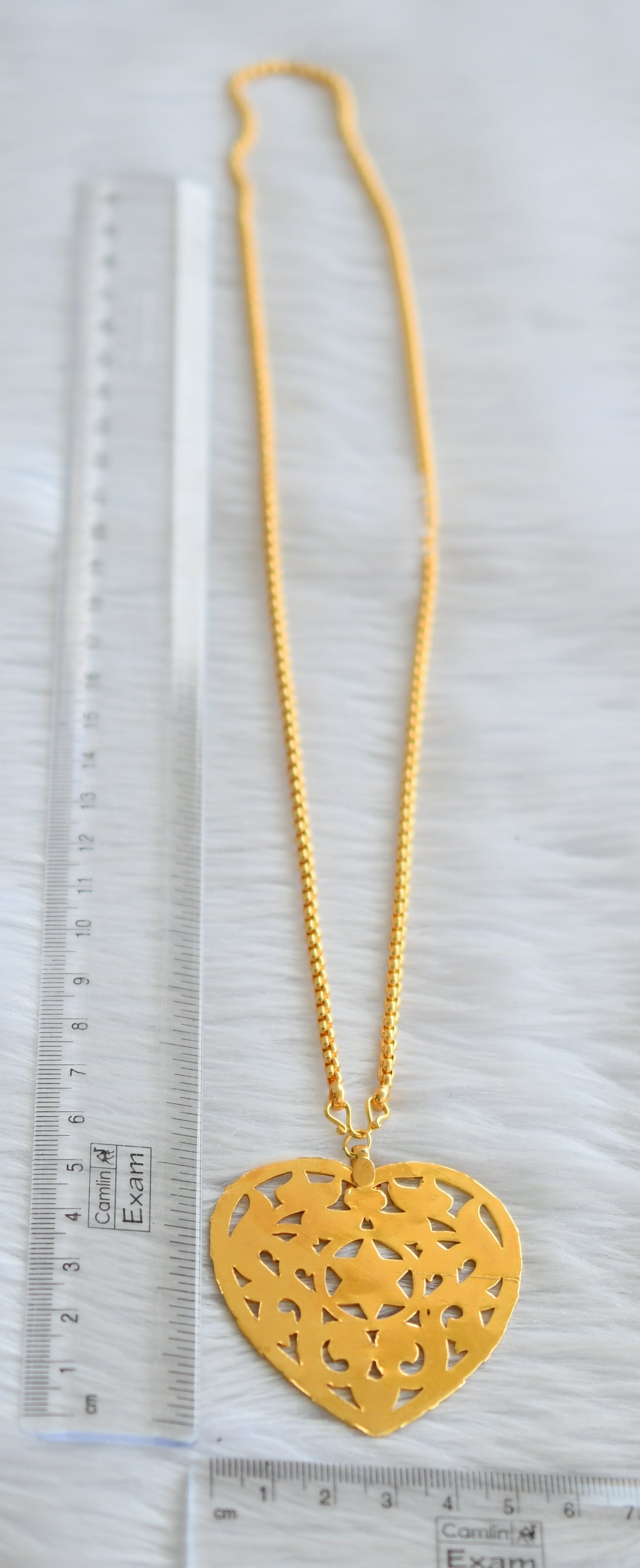 Gold tone 24 inches chain with deisgner heart pendant dj-43984