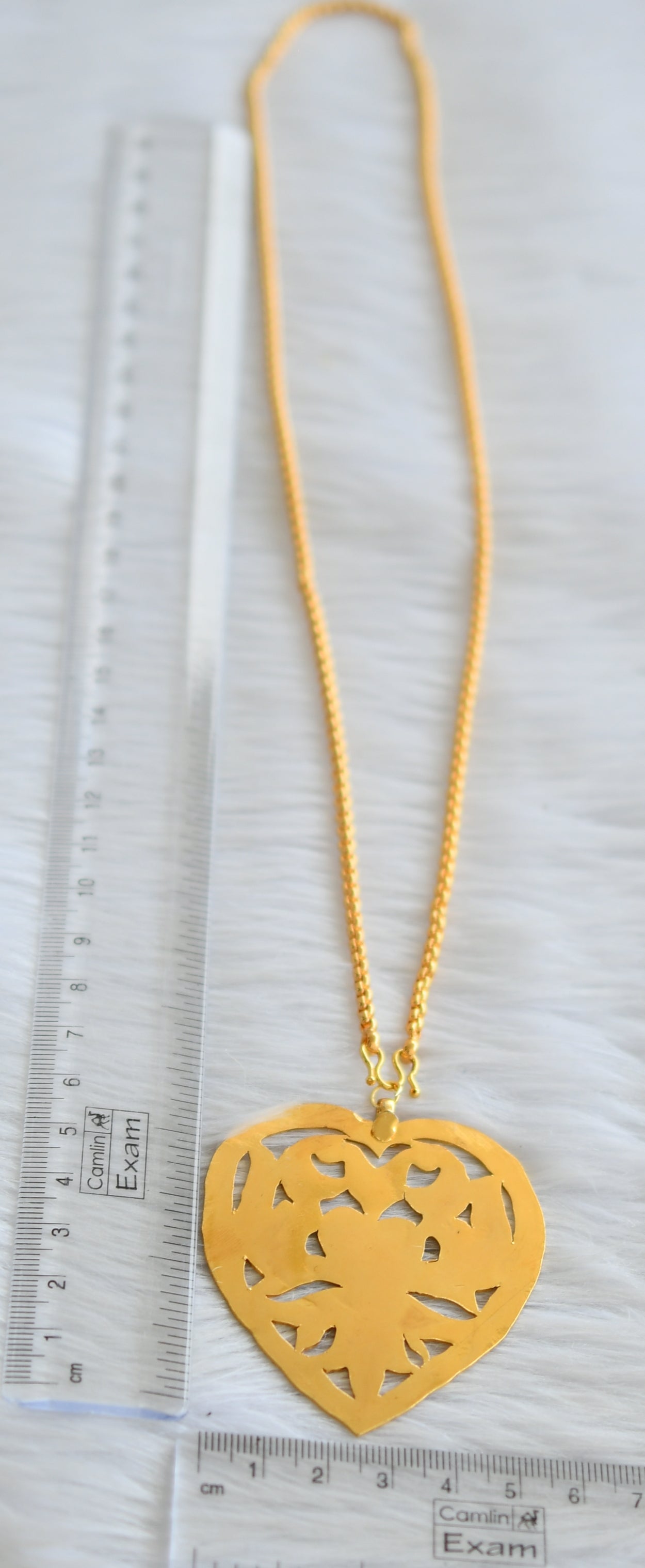 Gold tone 24 inches chain with deisgner heart pendant dj-43985