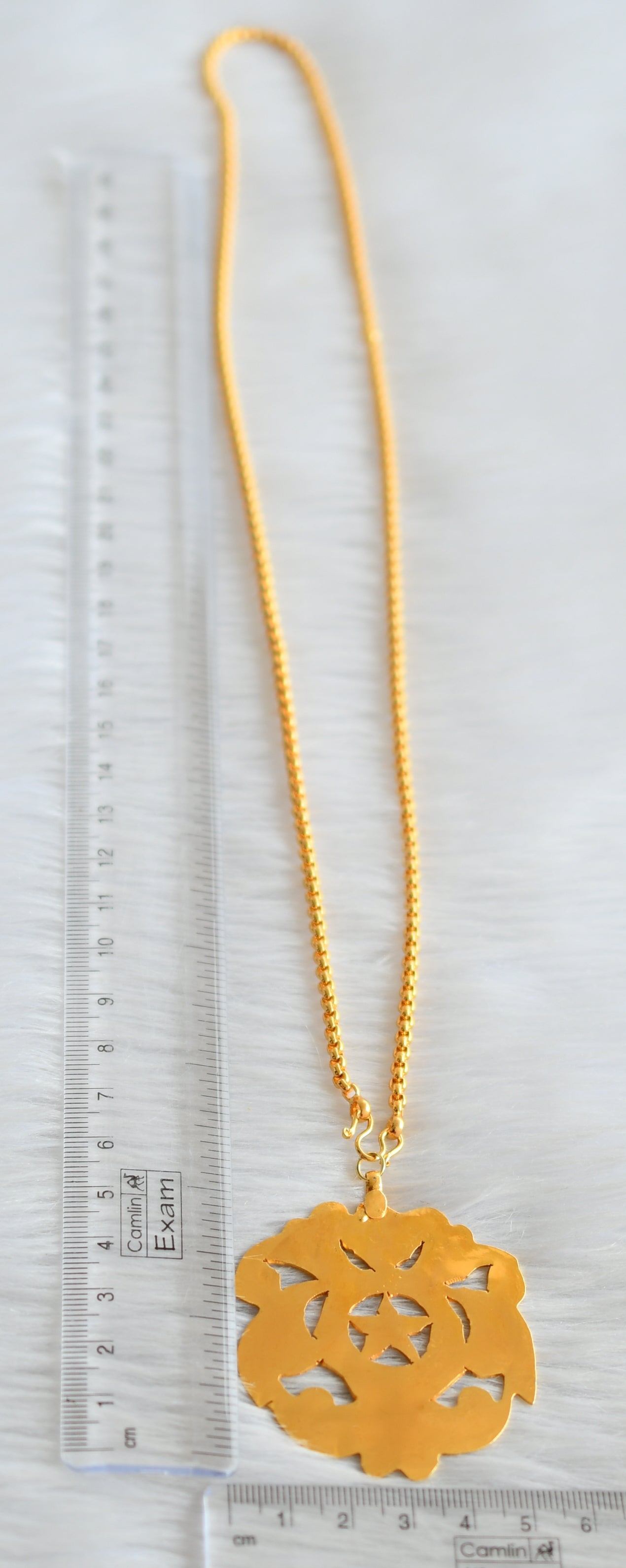 Gold tone 24 inches chain with deisgner pendant dj-43983