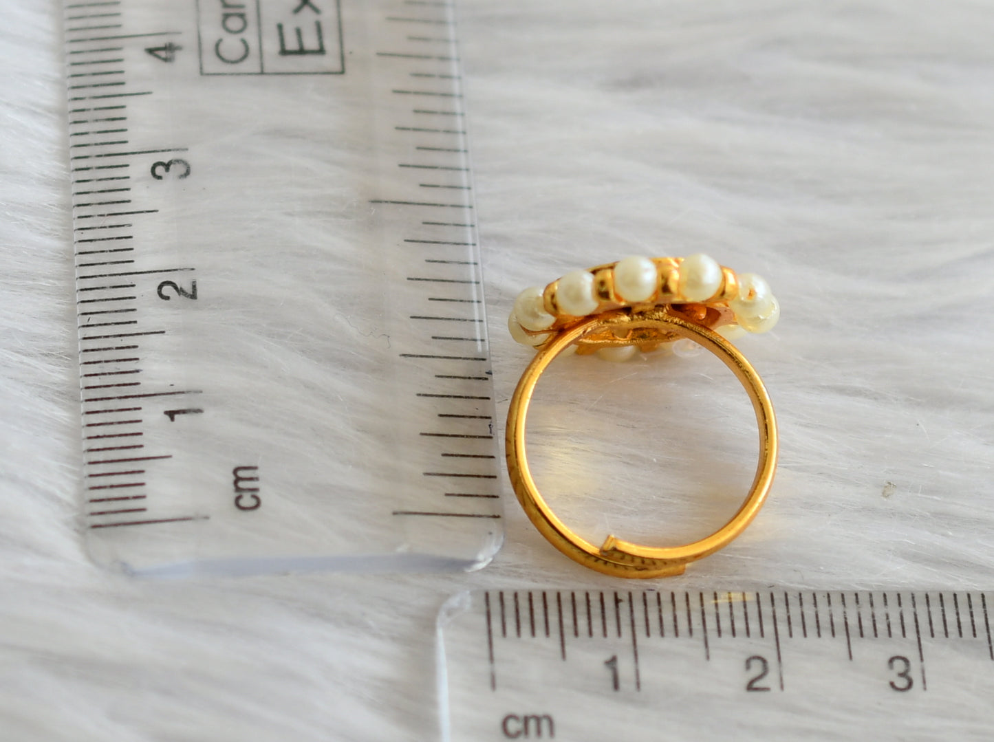 Gold tone kemp-green-pearl round finger ring dj-45727