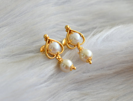 Gold tone pearl screw back earrings dj-42680