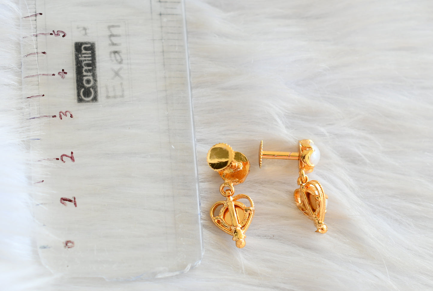 Gold tone pearl screw back earrings dj-42682