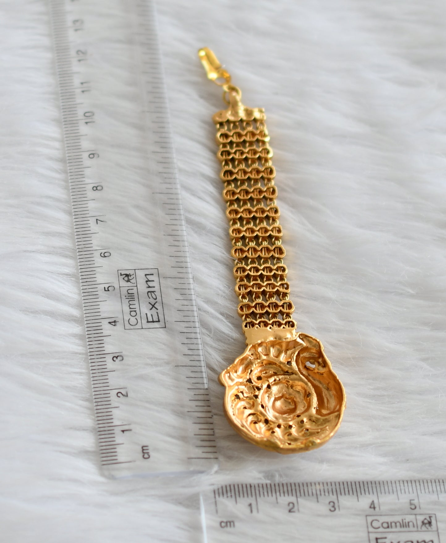 Matte finis peacock flower tikka dj-45768