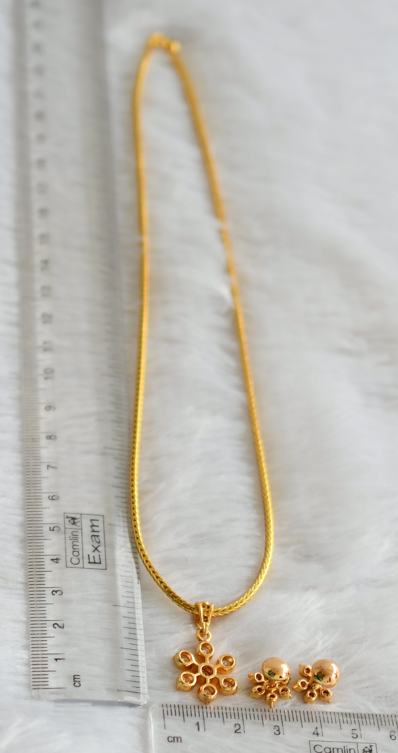 Gold tone 18 inches chain with cz white stone flower pendant set dj-47504