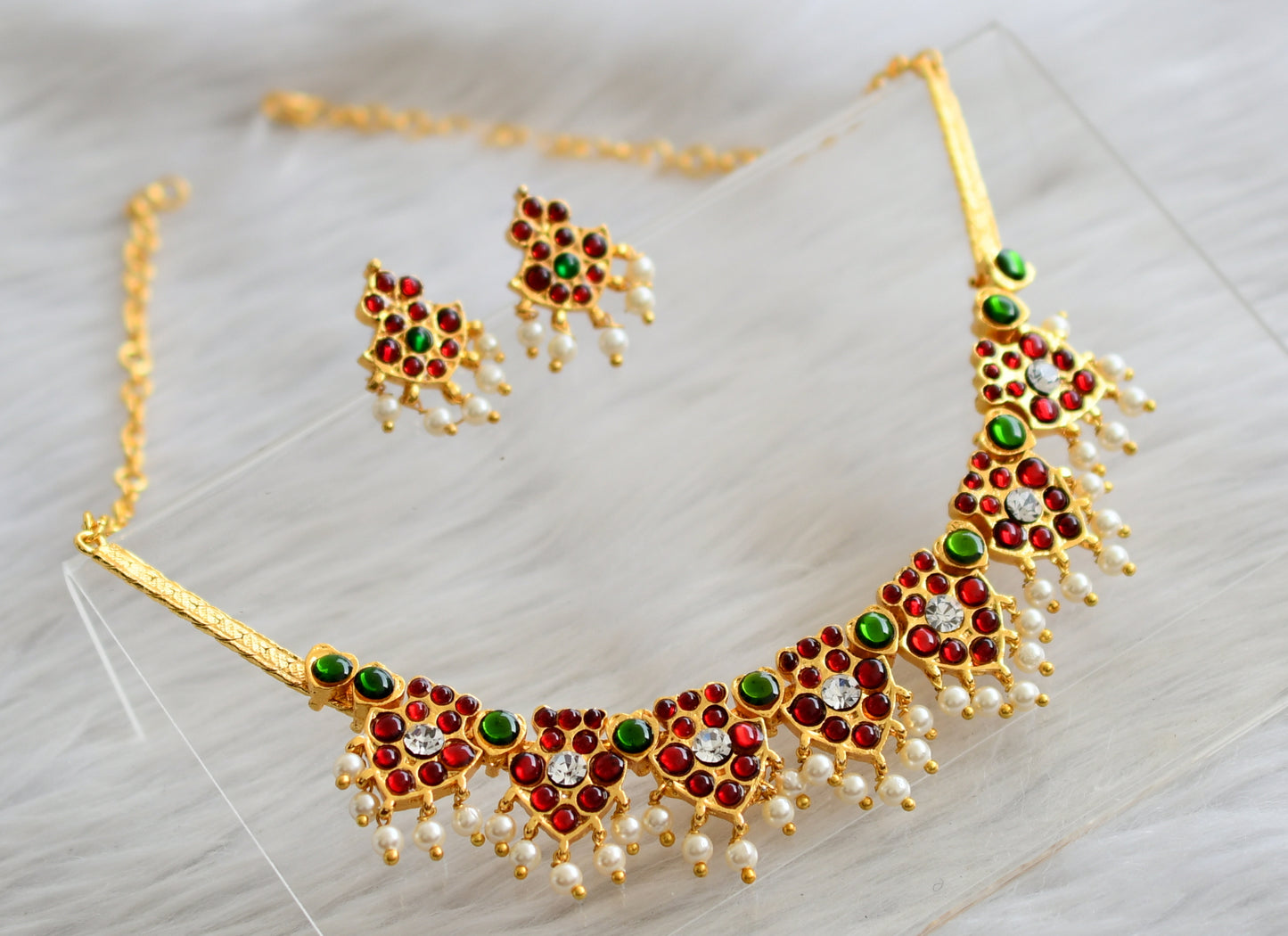 Gold tone kemp-green-white pearl necklace set dj-44178