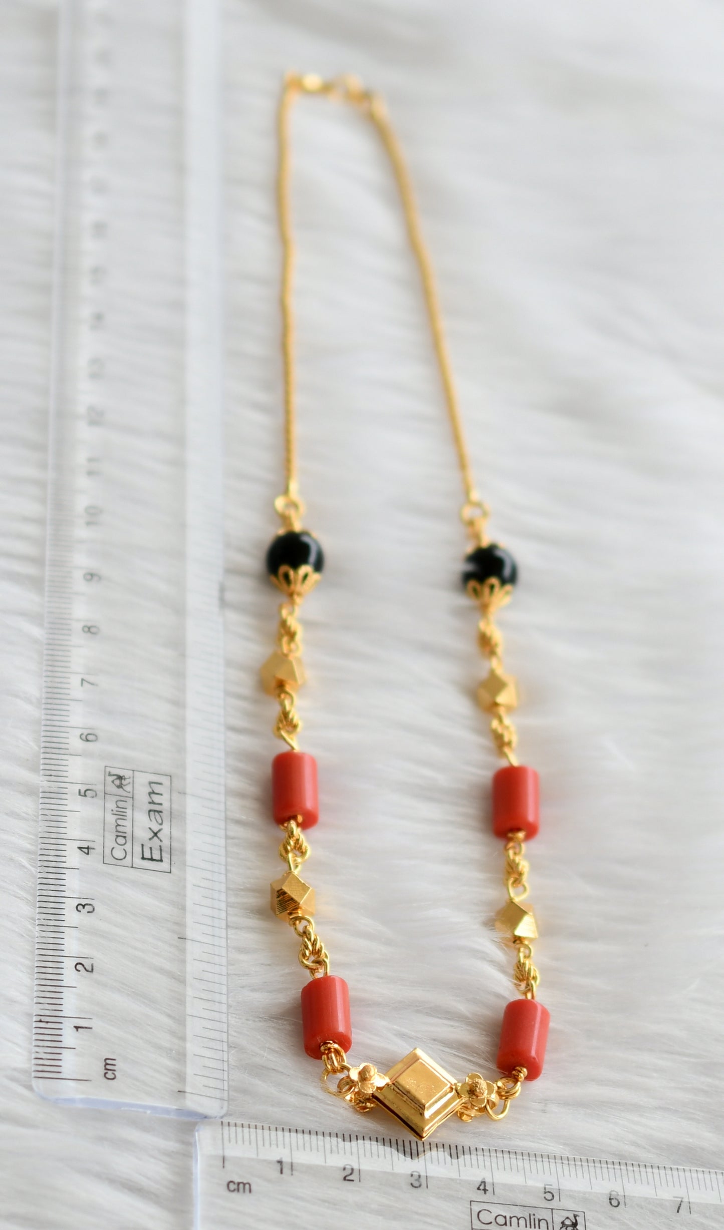 Gold tone 18 inches coral-black chain dj-42634