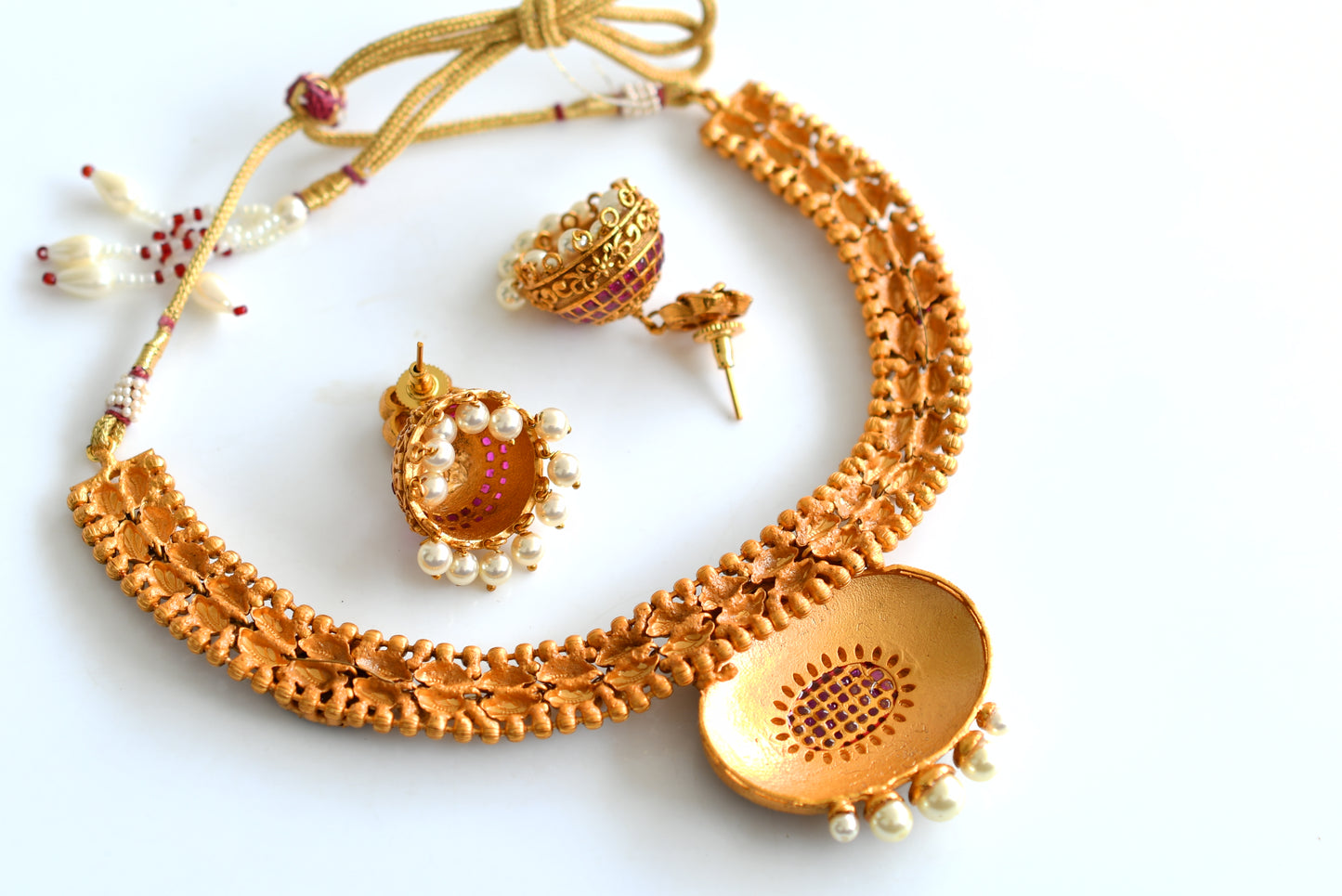 Matte finish ruby-pearl mango necklace set -dj07787