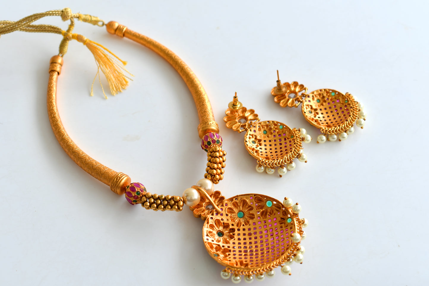 Matte Finish Ruby-emerald Flower Kante Necklace Set-dj11948