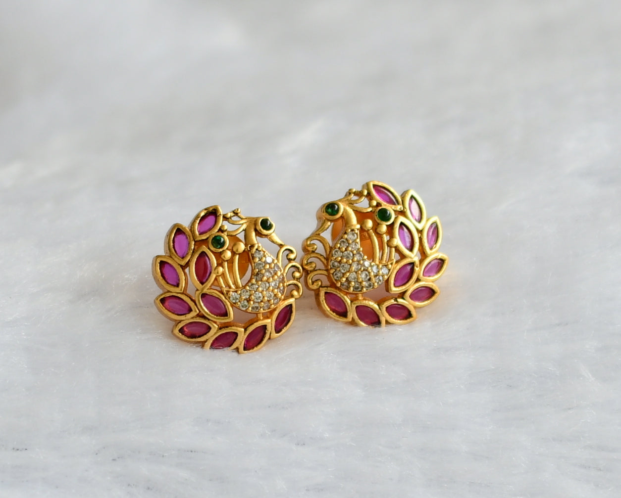 Matte finish kemp-green-white peacock earrings/stud dj-46154