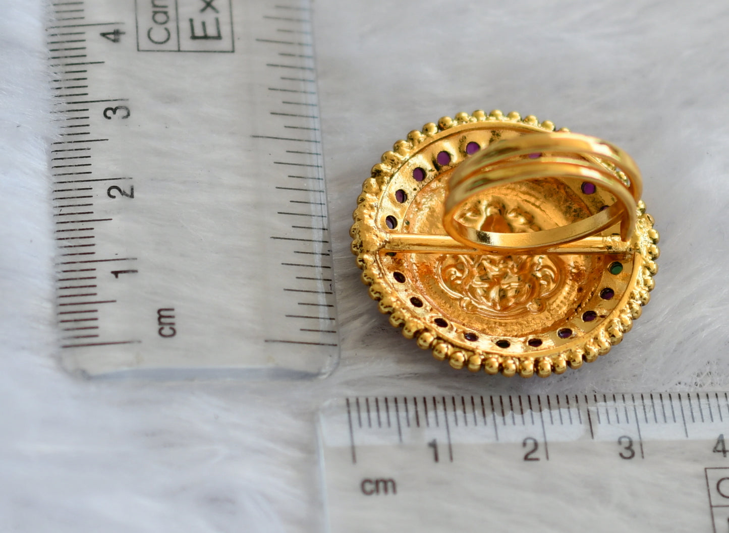 Matte finish kemp-green lakshmi round finger ring dj-46188