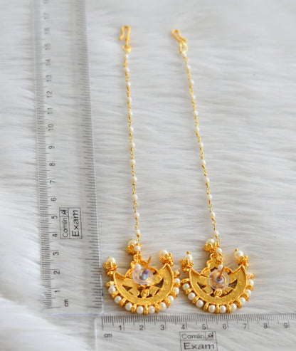 Gold tone kemp-green pearl moon earrings with pearl ear side chain dj-44411