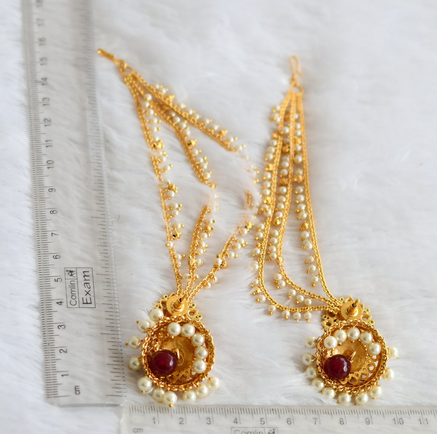 Gold tone red-green thilak jhumkka with pearl ear side chain dj-49787