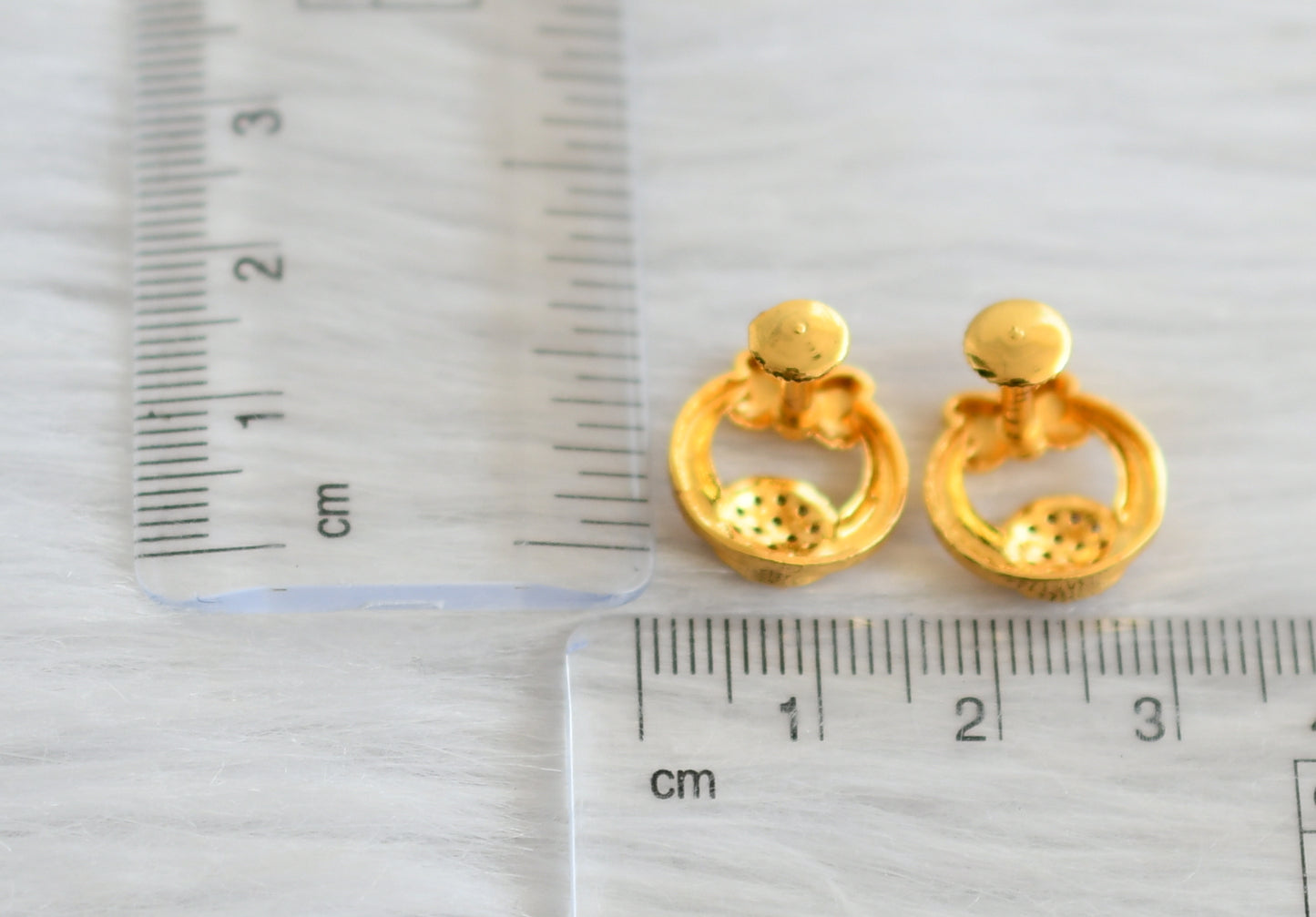 Gold tone green stone round earrings/stud dj-44532