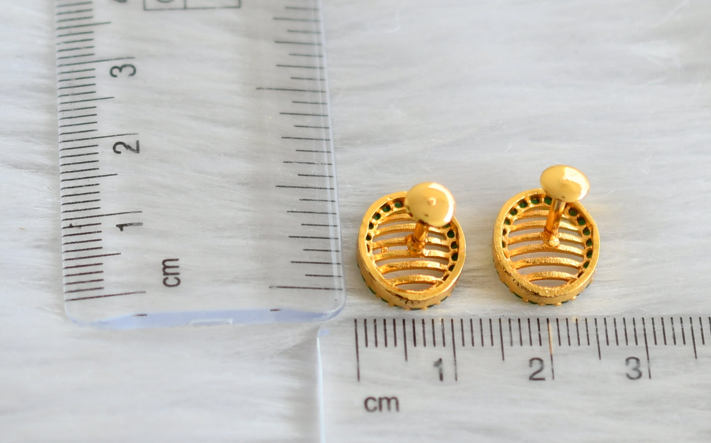 Gold tone green stone oval earrings/stud dj-44541