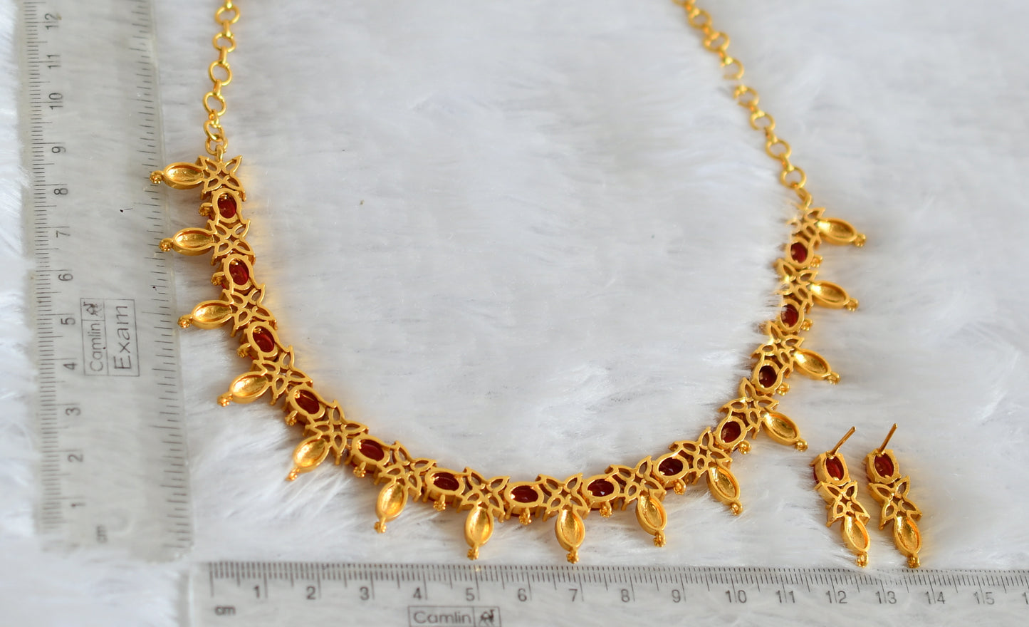 Gold tone magenta pink-white oval stone necklace set dj-49872