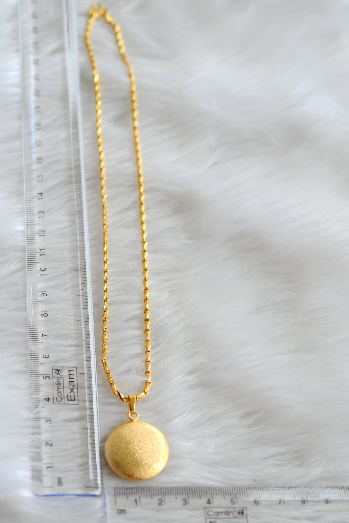 Gold tone 18 inches chain with round pendant dj-43116