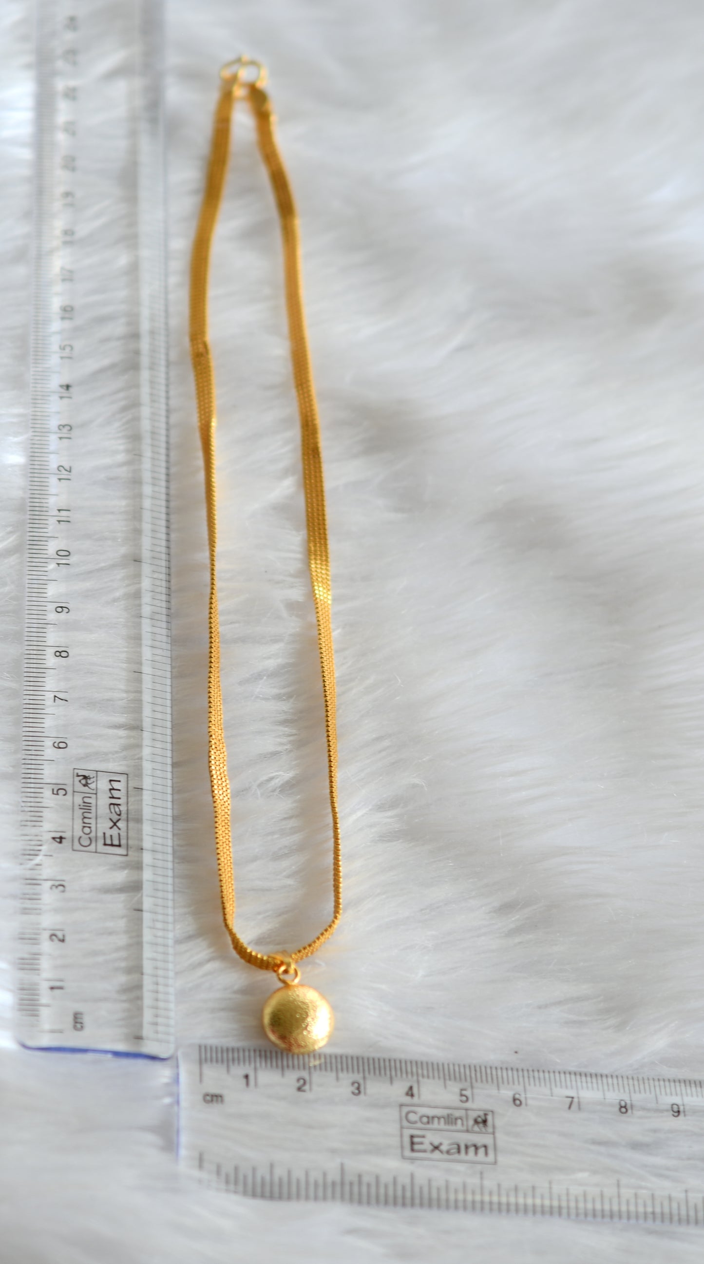 Gold tone 18 inches chain with round pendant dj-43117