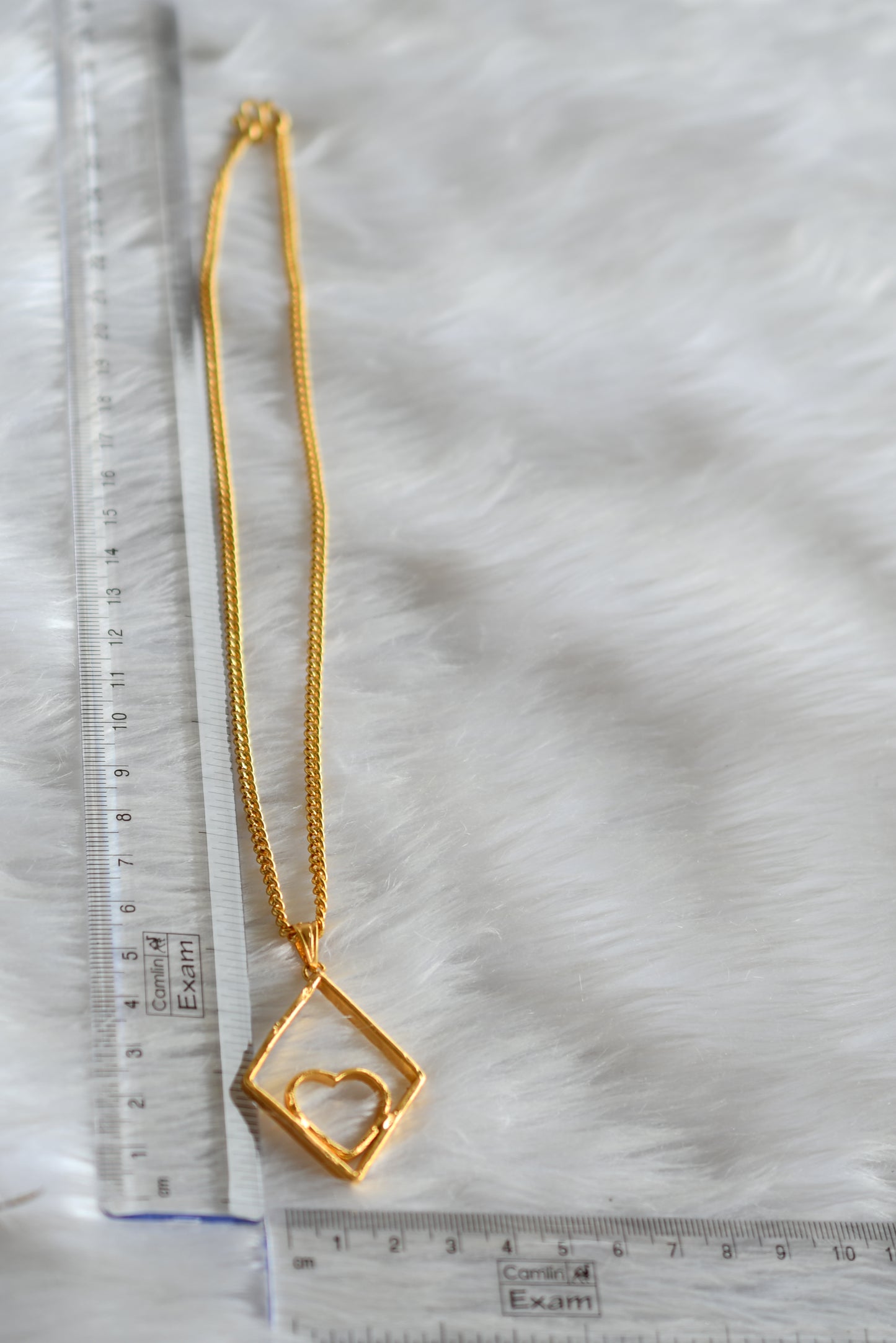 Gold tone 18 inches chain with heart pendant dj-43122