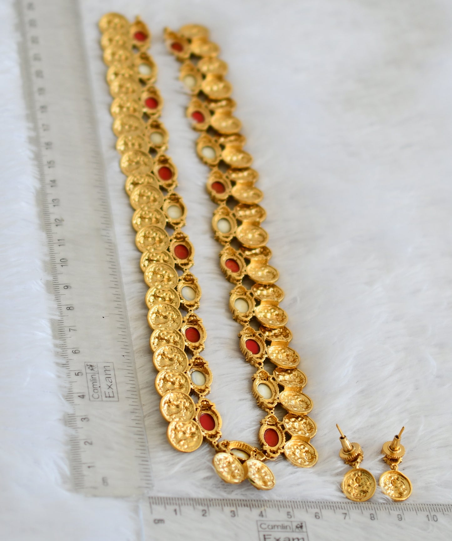 Matte finish cz coral-pearl oval stone lakshmi coin short haar set dj-50042
