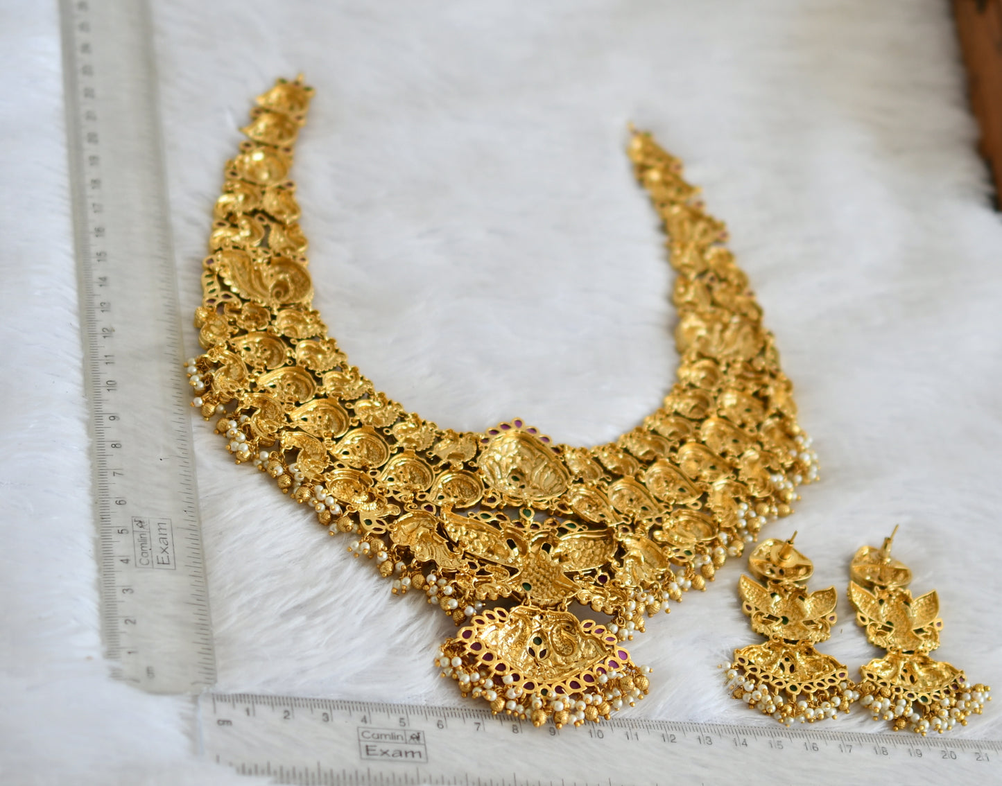 Antique gold tone kemp-green pearl cluster ganda berunda peacock nakshi short haar set dj-50055