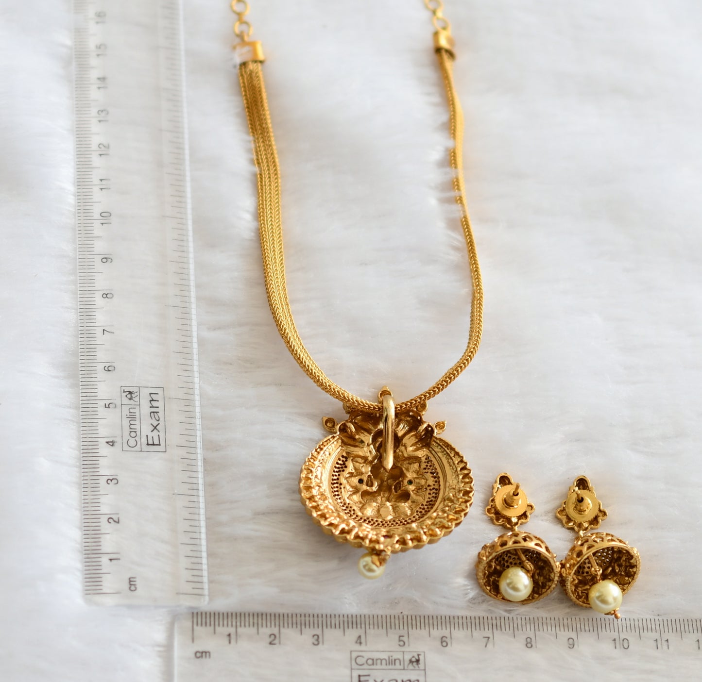 Matte finish kemp-green-white lakshmi choker necklace set dj-46520