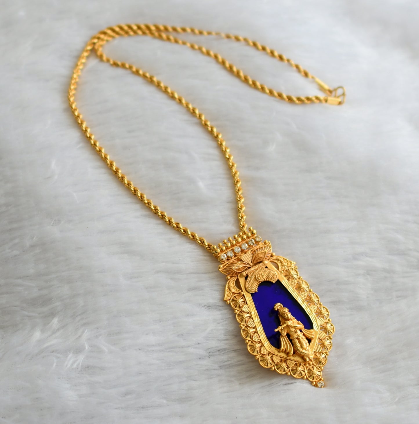 Gold tone kerala style blue-white krishna nagapadam pendant with chain dj-46540
