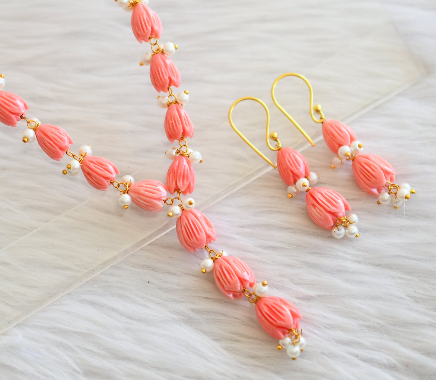 Gold tone baby pink-pearl cluster tulip beaded necklace set dj-44824