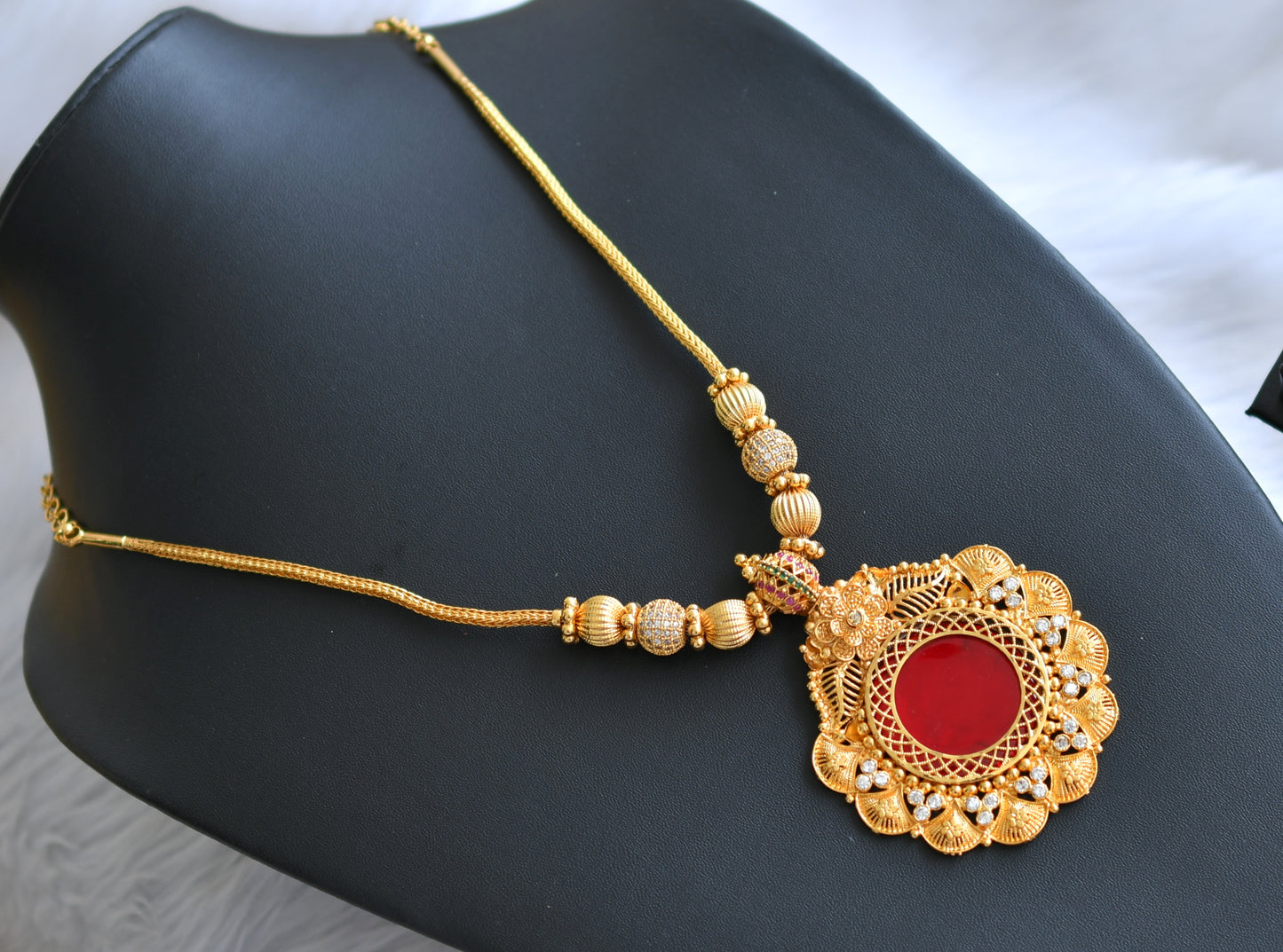 Gold tone white stone round red Kerala style kodi necklace dj-42091